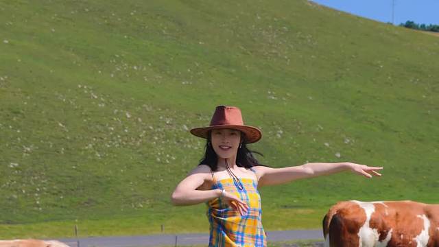 愿望实现，终于和草原的牛马同框了！