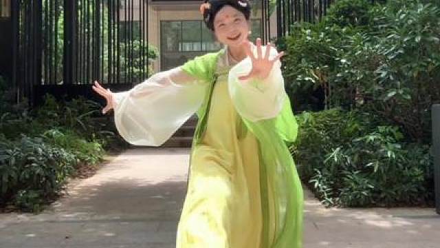 看春光咿呀咿呀摇摇晃