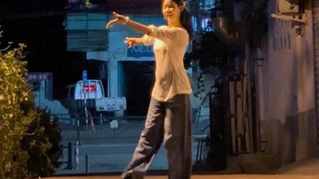 上过桥啊 走过道啊 逛一逛繁华 松弛感舞蹈，无忧无虑小仙女的感觉