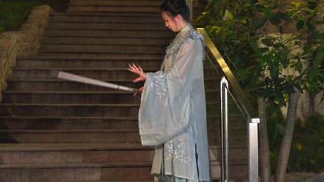 清风无人问 试尽万般尘 与君酌星辰