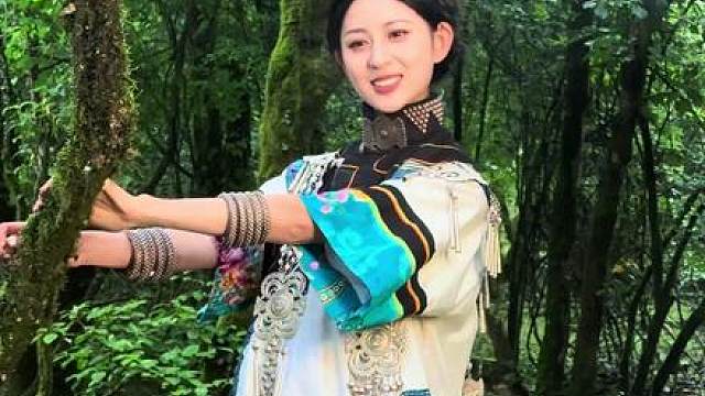 舞姿优美人更美