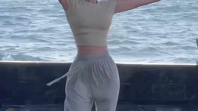 我在等你 等下完这场雨