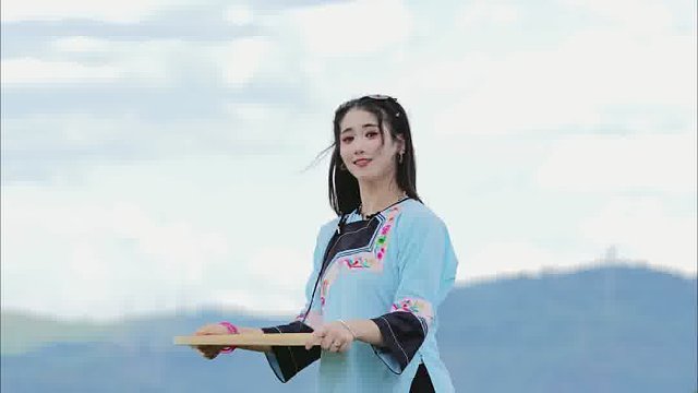 阿哥爱阿妹阿妹把舞跳