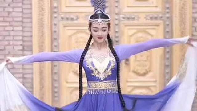 舞姿优美人更美