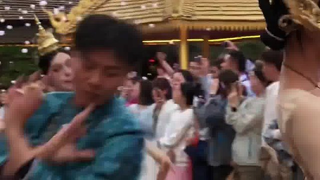 舞姿优美人更美