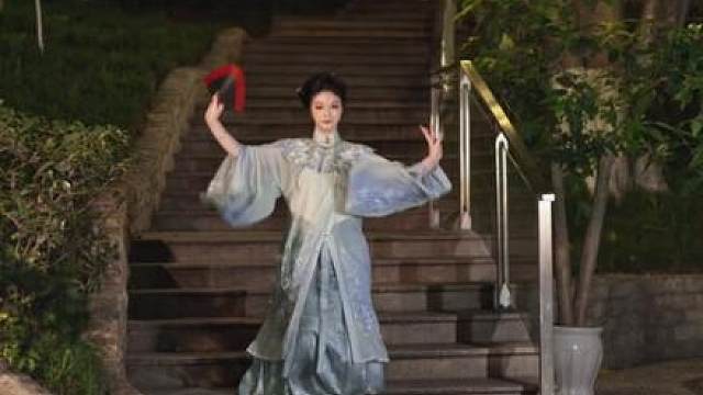 “梦里梦到的人，是醒来不能相见的人”