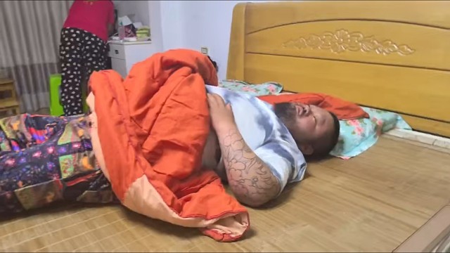 金猪在家里呼呼大睡