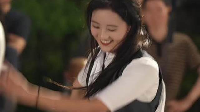 听一万种声音，但只成自己