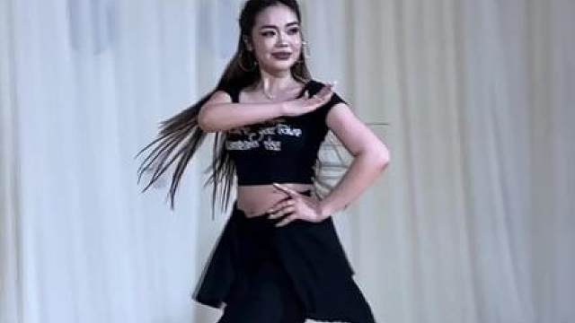 这表情 手都拍疼了