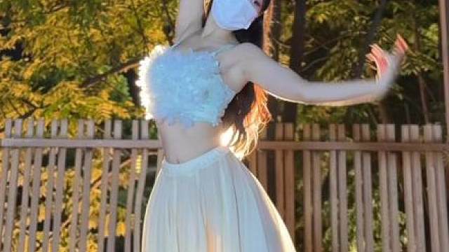 “天若有情亦无情，万丈红尘我等你”