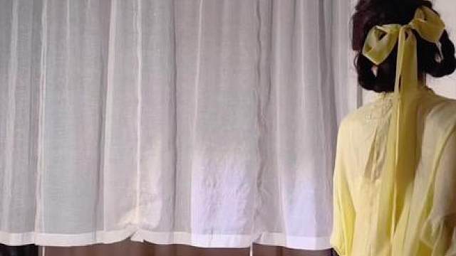 “嘘我好不容易偷跑出来的 别被发现啦”