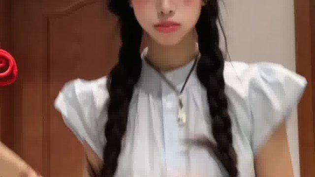 我不理你了 你以为卖萌很容易吗？好像是很容易