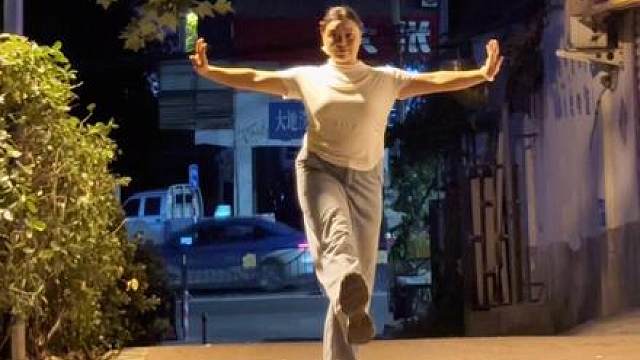 门前老树长新芽，院里枯木又开花…