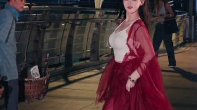 人不耗尽所有期待是不肯说再见的