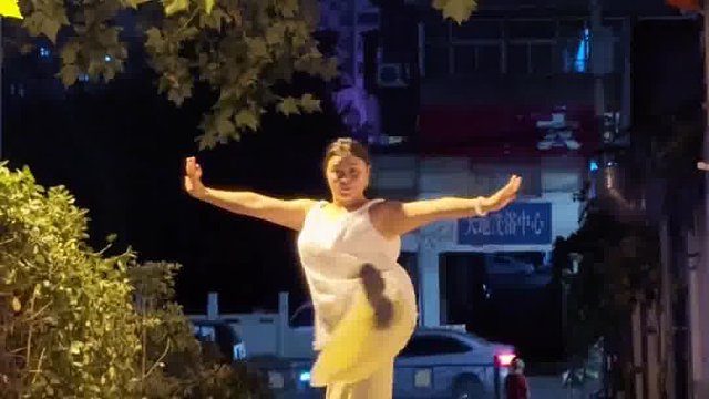 又跳须尽欢”人生得意须尽欢”