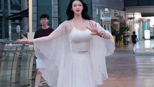 曾被破碎过的心 让你今天轻轻贴近