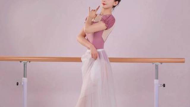 “祝你此生，眼盛星光，野蛮生长，永不彷徨”