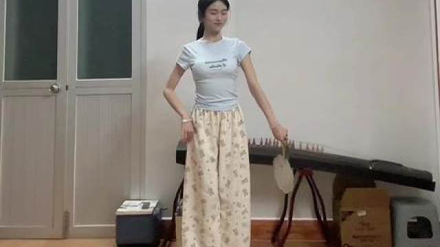 直播不站起来是因为穿着睡裤