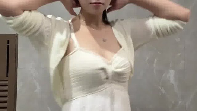 头发扎起来了、好看吗