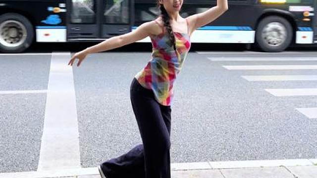 古典范儿的藏族舞，塌不下去的腰