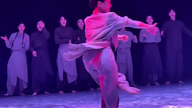 在大家一声声的欢呼声中逐渐迷失自我哈哈哈