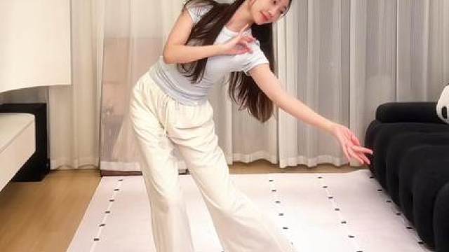 戏子多秋，情深难旧。台上悲欢，台下痴候。