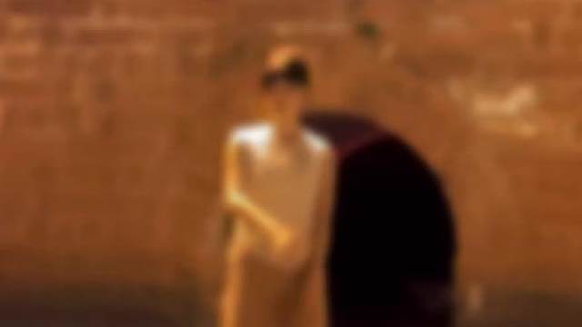 何不留下与我共饮一杯？