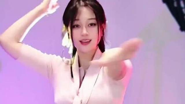 端起酒杯我想起了你