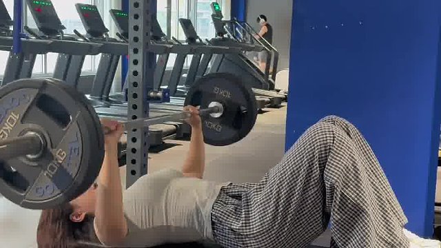 80kg卧推只算入门吗？