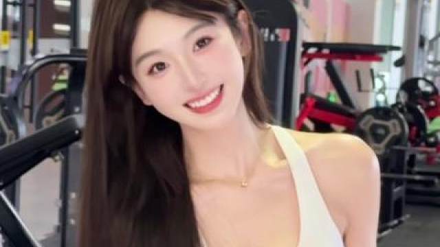 爱健身的小女孩一枚