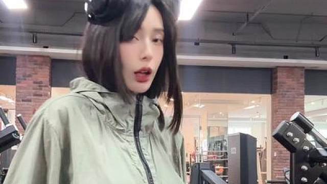 爱健身的小姐姐