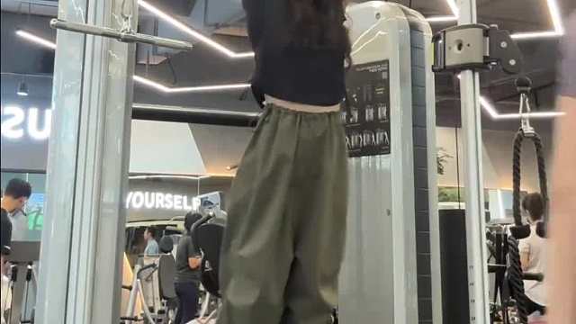 忘记带棒棒糖了今天不能当甜妹了，糟了的有点想吃烧鹅