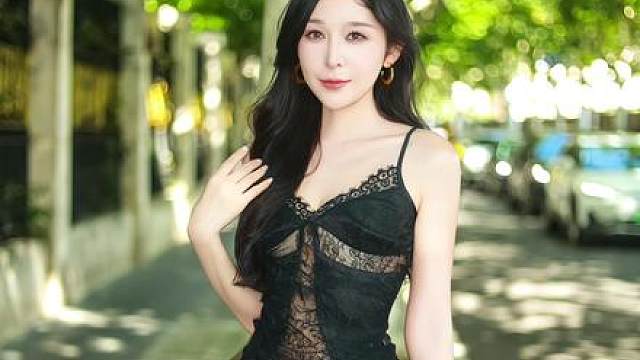 上海街拍马女士、来自满族的一位小姐姐真的好美好美