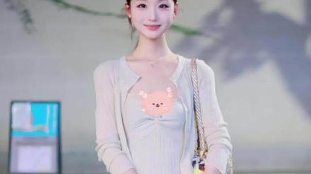 上海街拍/罗同学(优化版) 净高176 刚毕业在上海工作 很害羞的女孩 笑起来太美了