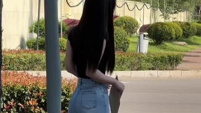 牛仔裤还是太权威