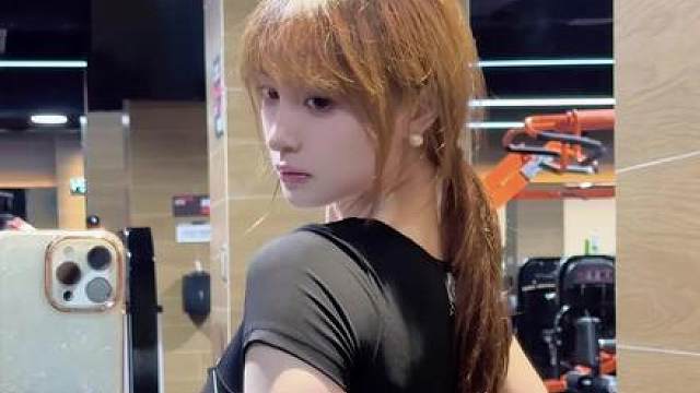 肌肉小小的 表情屌屌的 拉60kg是轻轻松松的