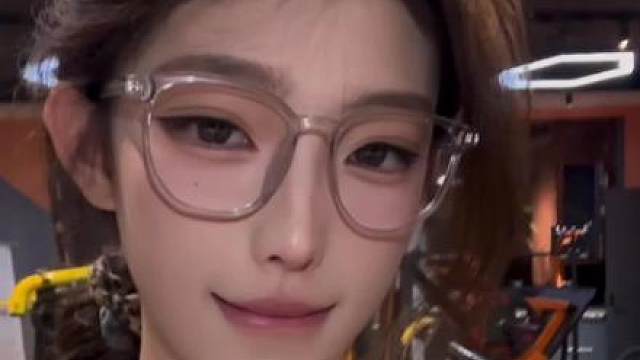 我发现我真的不是当坏女人的料 无论我怎么刻意装坏 都会透出一股可爱呆萌无辜水灵大方俏丽感