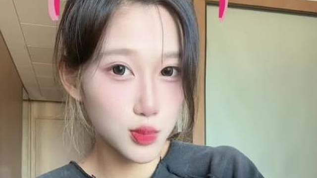 穿上衣服只能看到斜方肌有训练痕迹