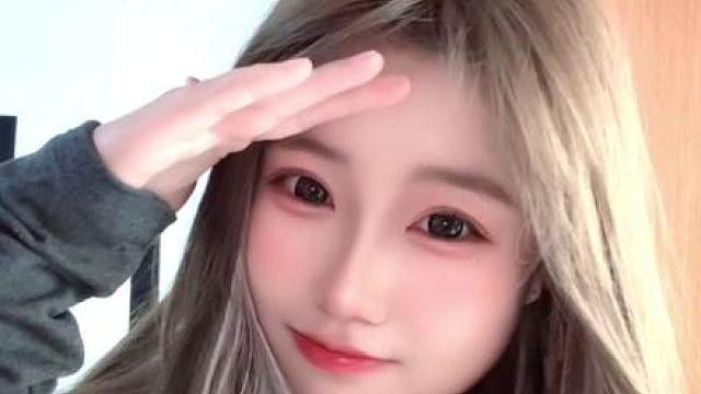 擦肩而过你的发梢