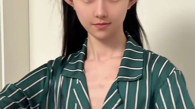 我无法形容那样的眼神，好像透过我在看另一个人