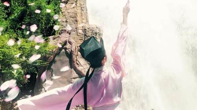 “我本无意入江南，奈何江南入我心”