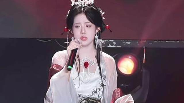 枯藤难宿昏鸦 轻雪藏不住风华