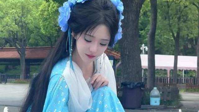 灵山的鸽子对美人也没有抵抗力