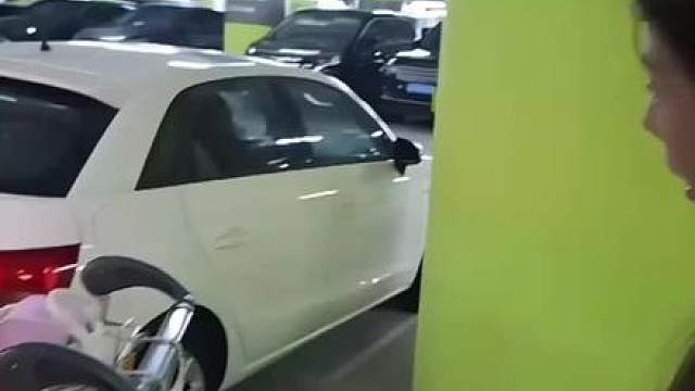 同时拥有了奥迪和自卑