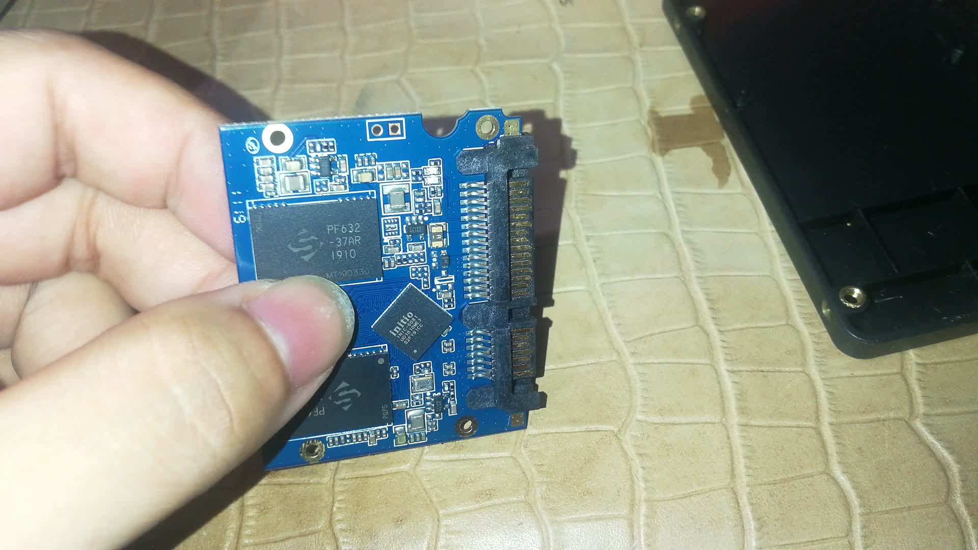 强核武器大师120G固态拆机(大S降级片PF632 initio INIC-5081 谈业内人士认可黑片白片分类)