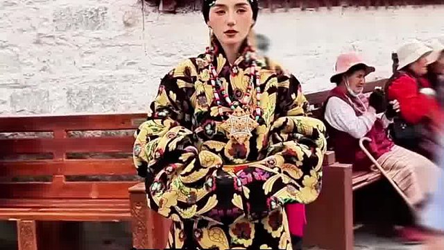 当我在拉萨拍藏服写真避不开人群，那就...