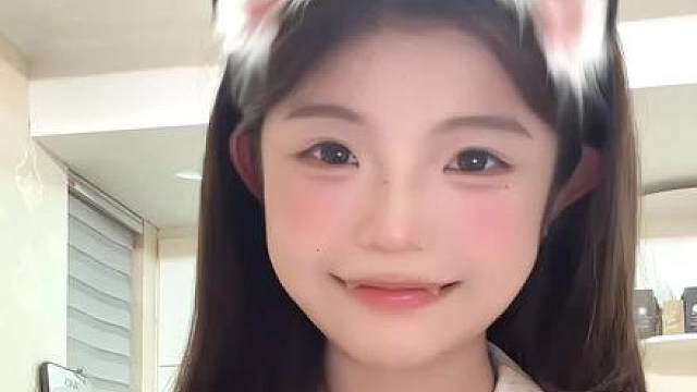 你一出现 阴天变成晴天ᶻz ₍_ ̫ _₎