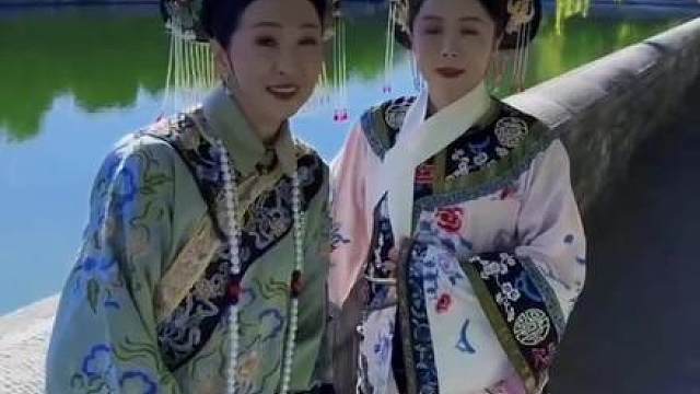 一步一景，一砖一瓦，在故宫的红墙下感受历史的沉淀与传承，仿佛穿越回了古代