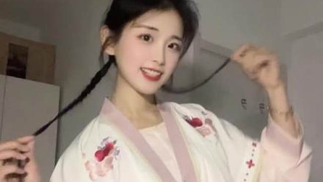 我感觉自己是某个门派的小师妹。“看招”