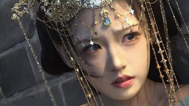 “骤雨落 宿命敲”